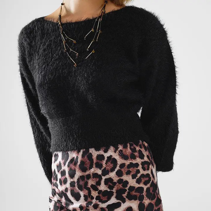 Cropped Fluffy Sweater in Black Fitted At the Waist